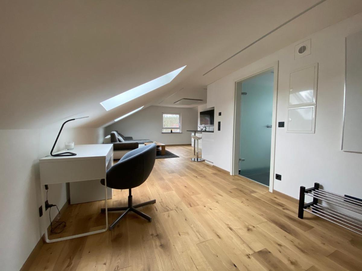 Uraha Apartments แฮร์โซเกนเอารัค ภายนอก รูปภาพ