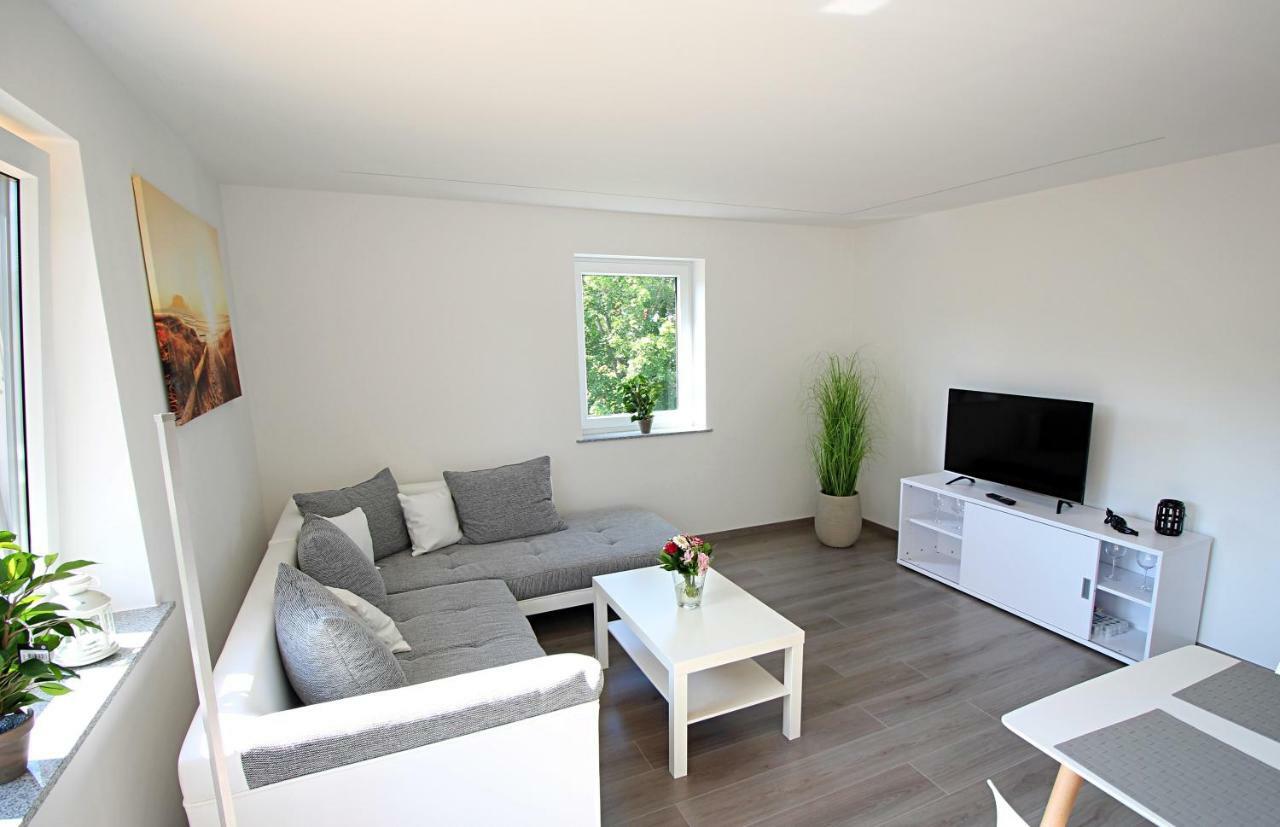 Uraha Apartments แฮร์โซเกนเอารัค ภายนอก รูปภาพ
